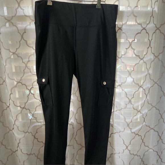 Women's PullOn Black Cargo Pants Gold Snap Buttons Front and Back Pockets  Large - Picture 1 of 8